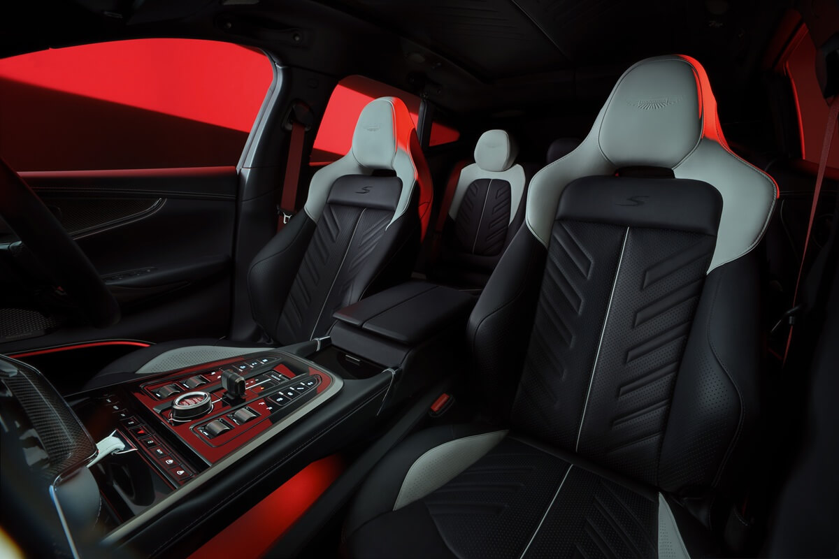 Aston Martin DBX 2026