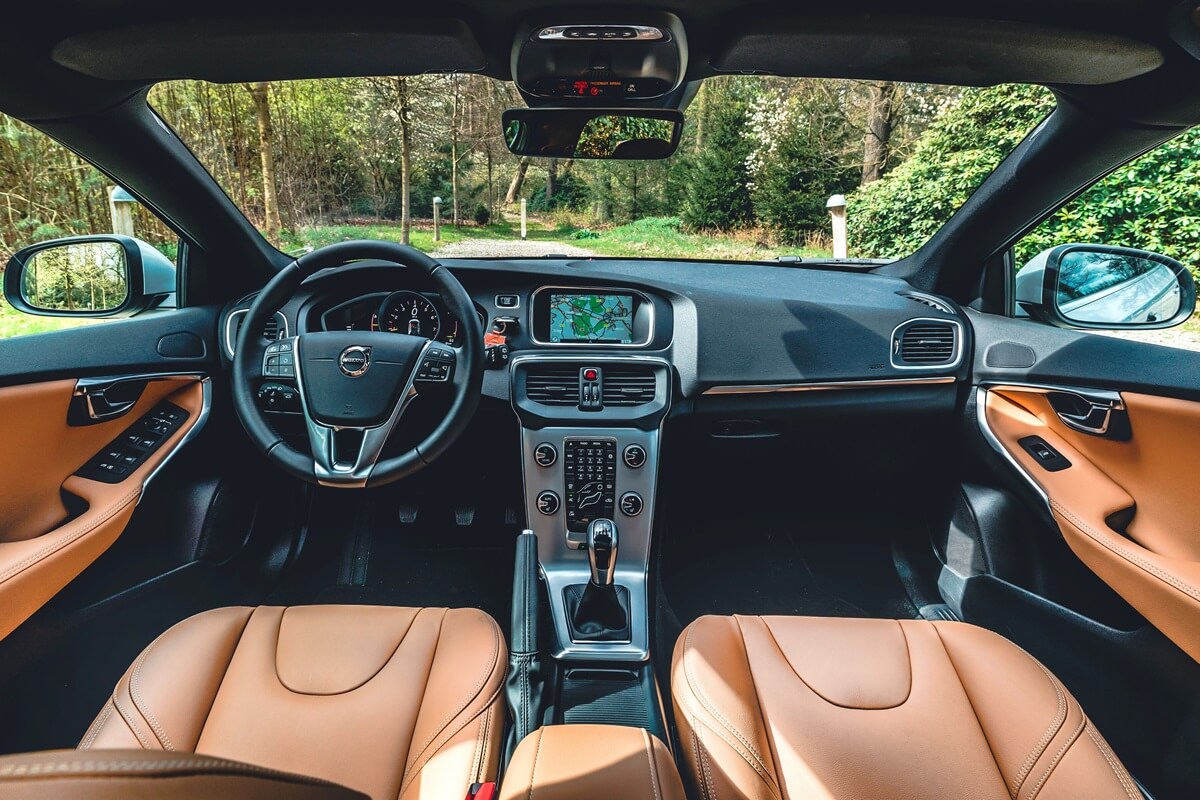 Volvo V40 T3 152 PS manual  (2016-2019)