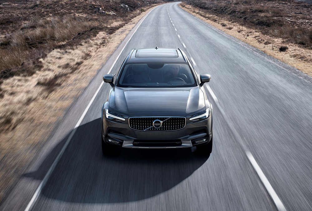 Volvo V90 Cross Country D4 190 PS manual AWD 2026