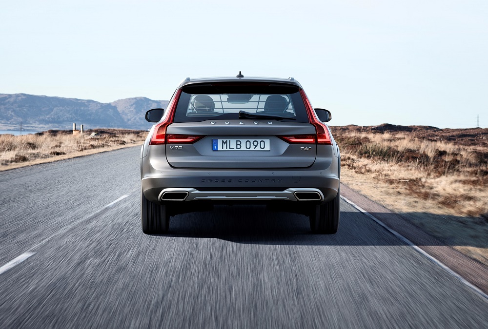 Volvo V90 Cross Country D4 190 PS manual AWD 2026